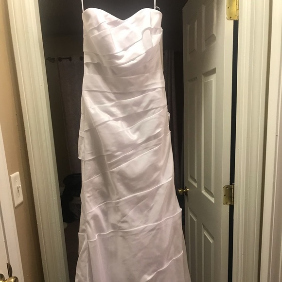 Wedding dress, shoes, tiara main image 6